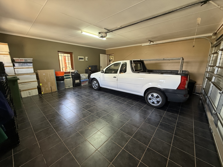 4 Bedroom Property for Sale in Monte Christo Western Cape